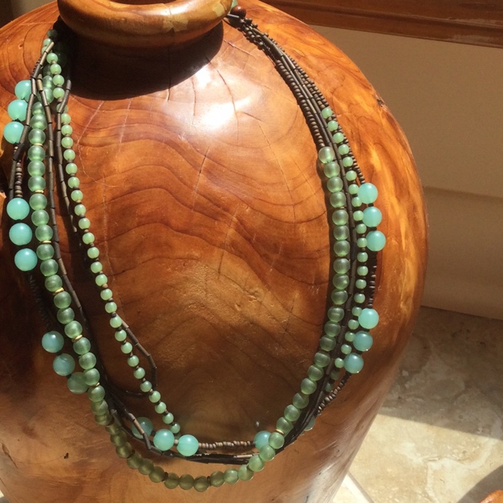 - - Multi stranded necklace - Picture 3 of 3
